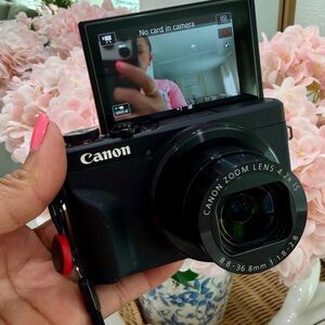 Canon G7X 3 Black Compact Digital Camera with Flip-Up Selfie LCD